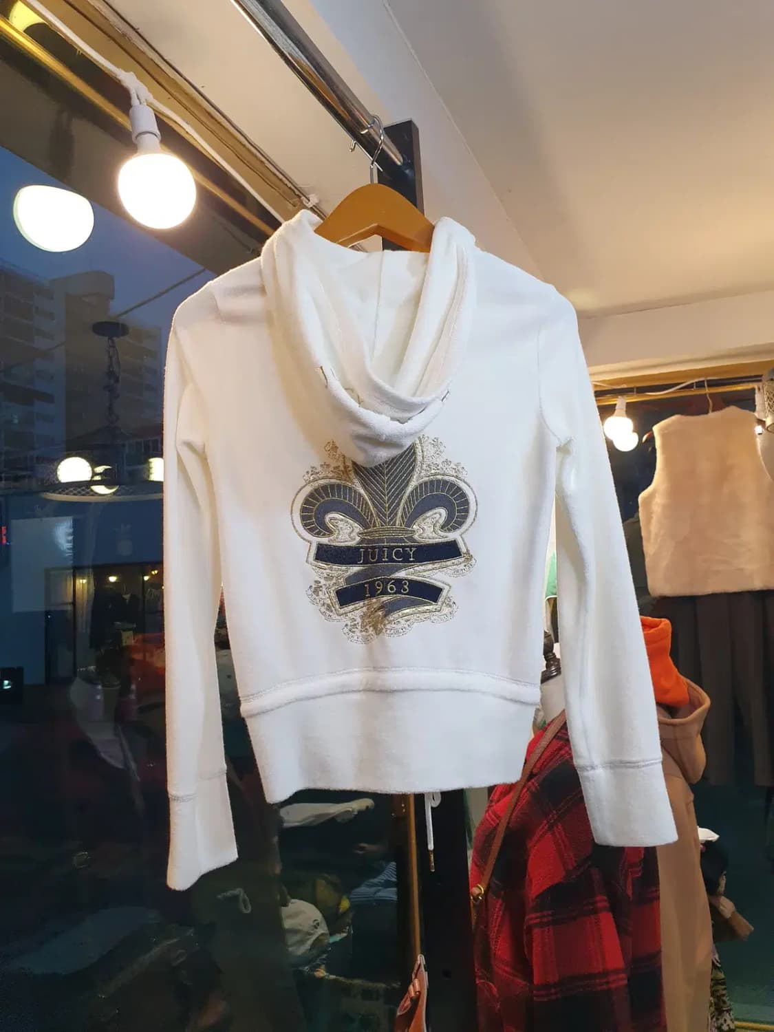 쥬시꾸뛰르 테리소재 자수 장식 화이트 컬러 후드집업 자켓 S사이즈 상품이미지1