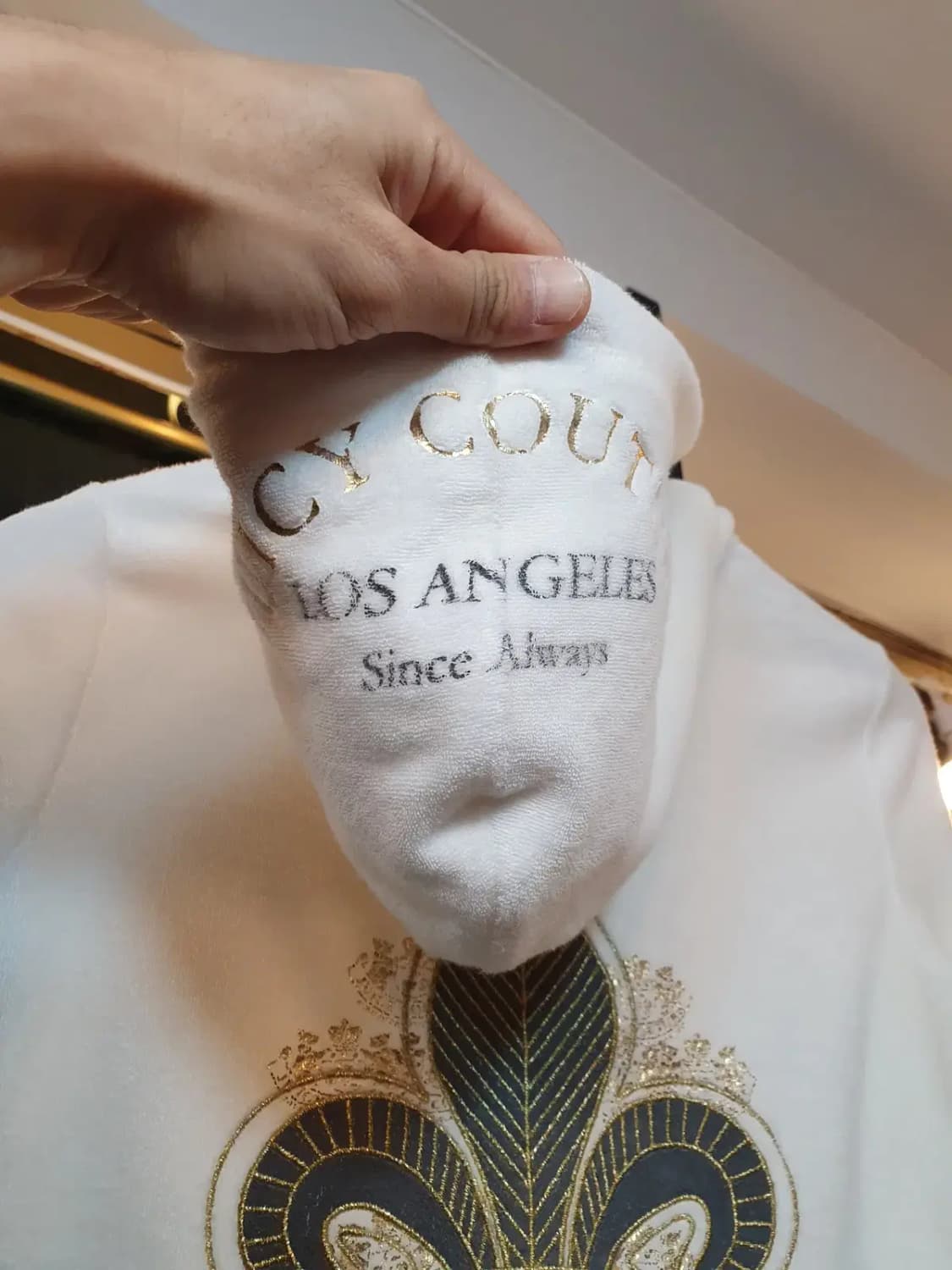 쥬시꾸뛰르 테리소재 자수 장식 화이트 컬러 후드집업 자켓 S사이즈 상품이미지3