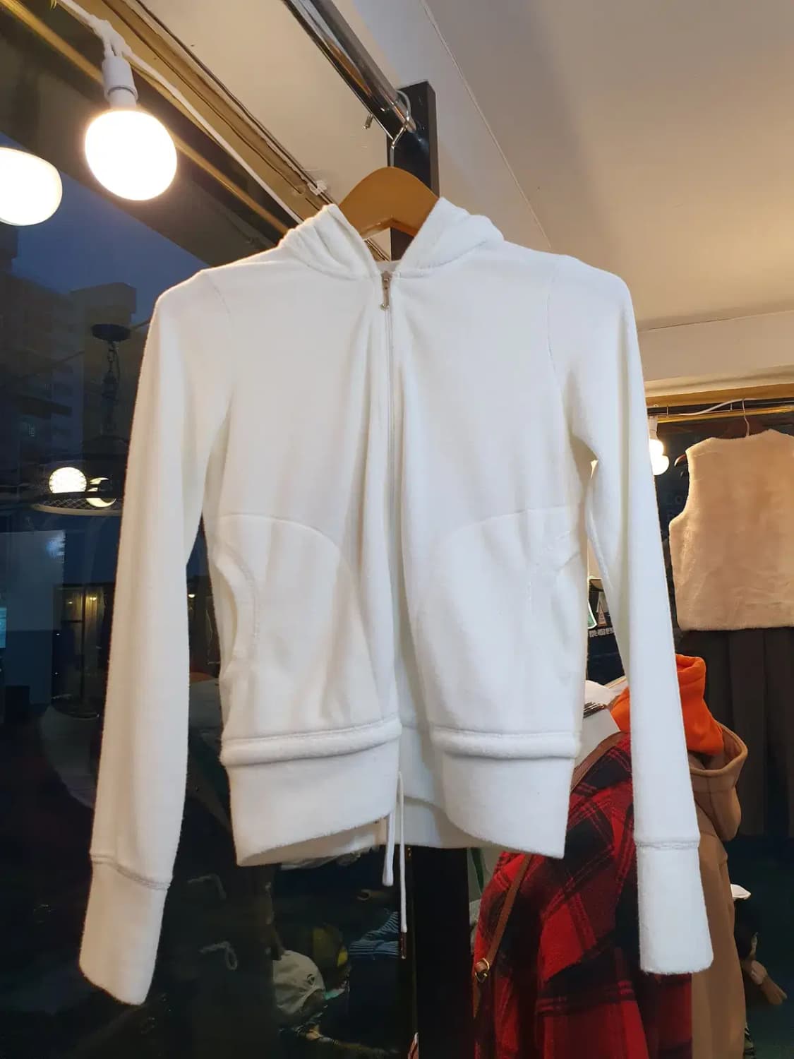 쥬시꾸뛰르 테리소재 자수 장식 화이트 컬러 후드집업 자켓 S사이즈 상품이미지6