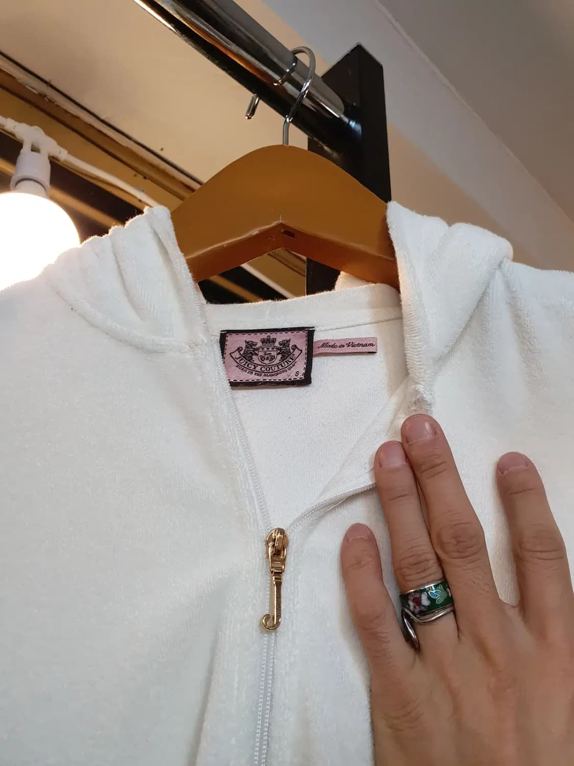 쥬시꾸뛰르 테리소재 자수 장식 화이트 컬러 후드집업 자켓 S사이즈 상품이미지7