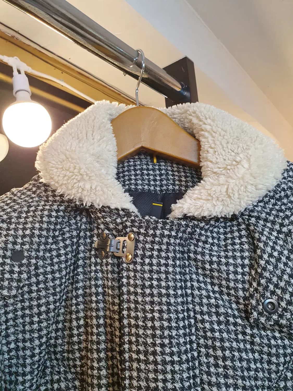 100사이즈 최고급 대장급명품 지이크 거위털구스다운 라쿤퍼 하운드투스패딩 상품이미지3