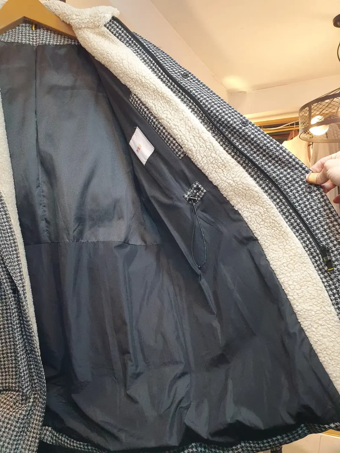 100사이즈 최고급 대장급명품 지이크 거위털구스다운 라쿤퍼 하운드투스패딩 상품이미지6