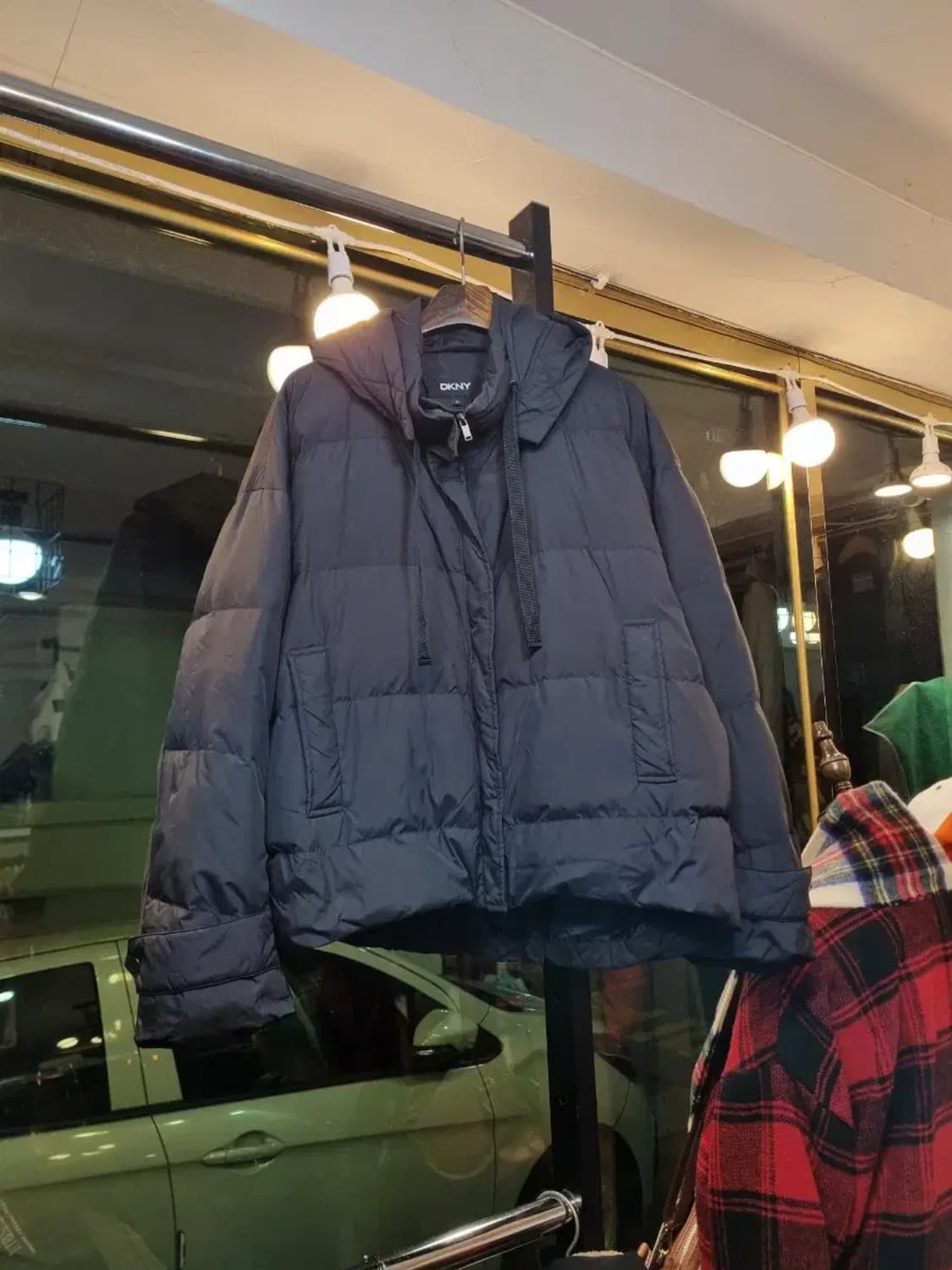 DKNY 스트링 포인트 경량패딩 실사이즈 크롭 55 상품이미지1