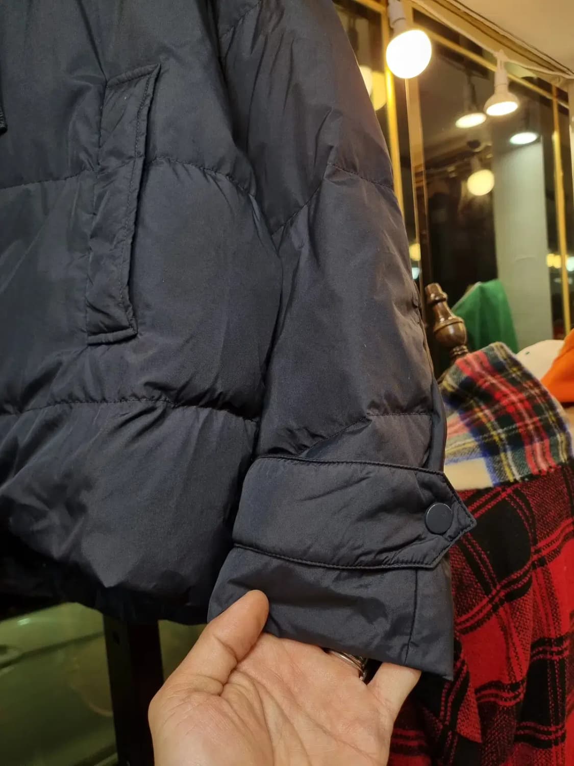 DKNY 스트링 포인트 경량패딩 실사이즈 크롭 55 상품이미지4