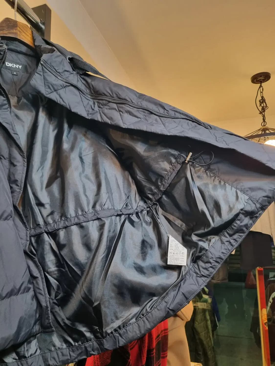 DKNY 스트링 포인트 경량패딩 실사이즈 크롭 55 상품이미지5