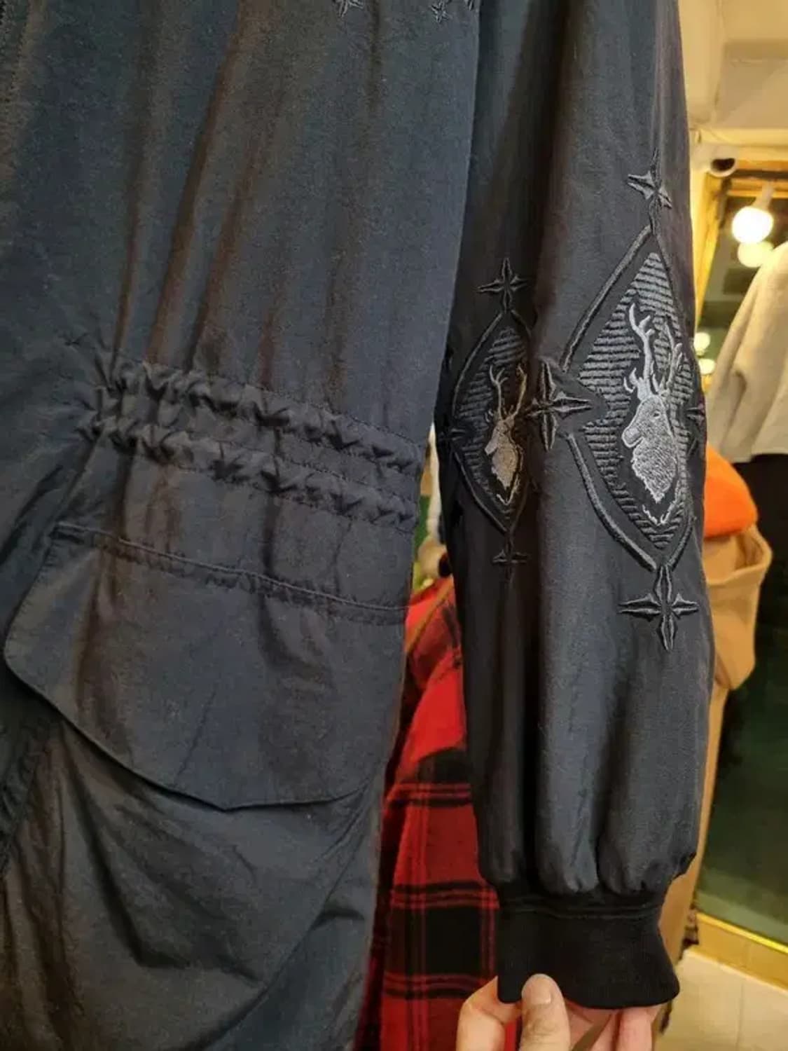 보그너 실사이즈 77~88 노르딕 순록 자수 야상형 퍼 패딩 상품이미지6