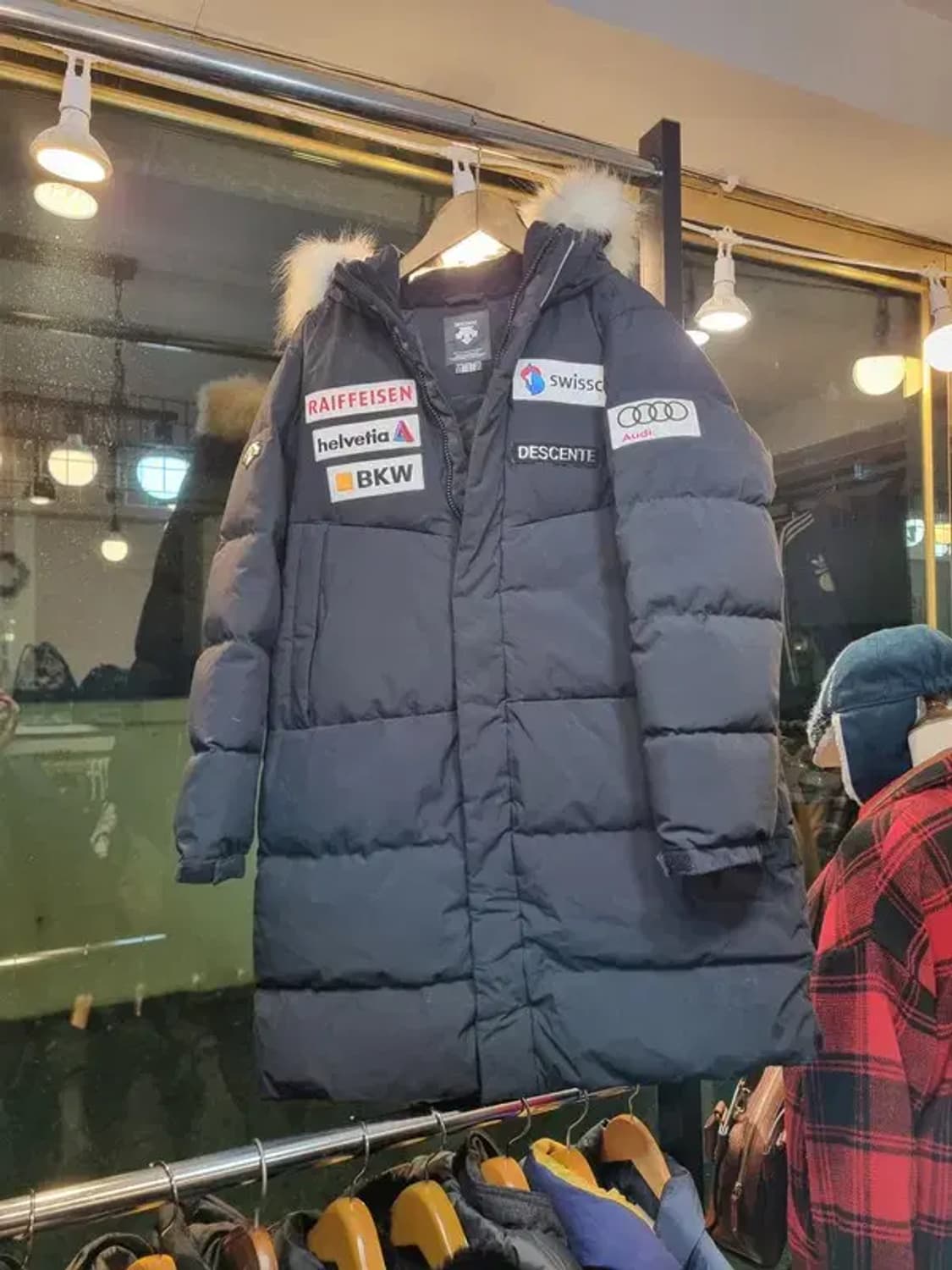 데상트 대장급 끝판왕 실사이즈 66 퍼 패딩 상품이미지1