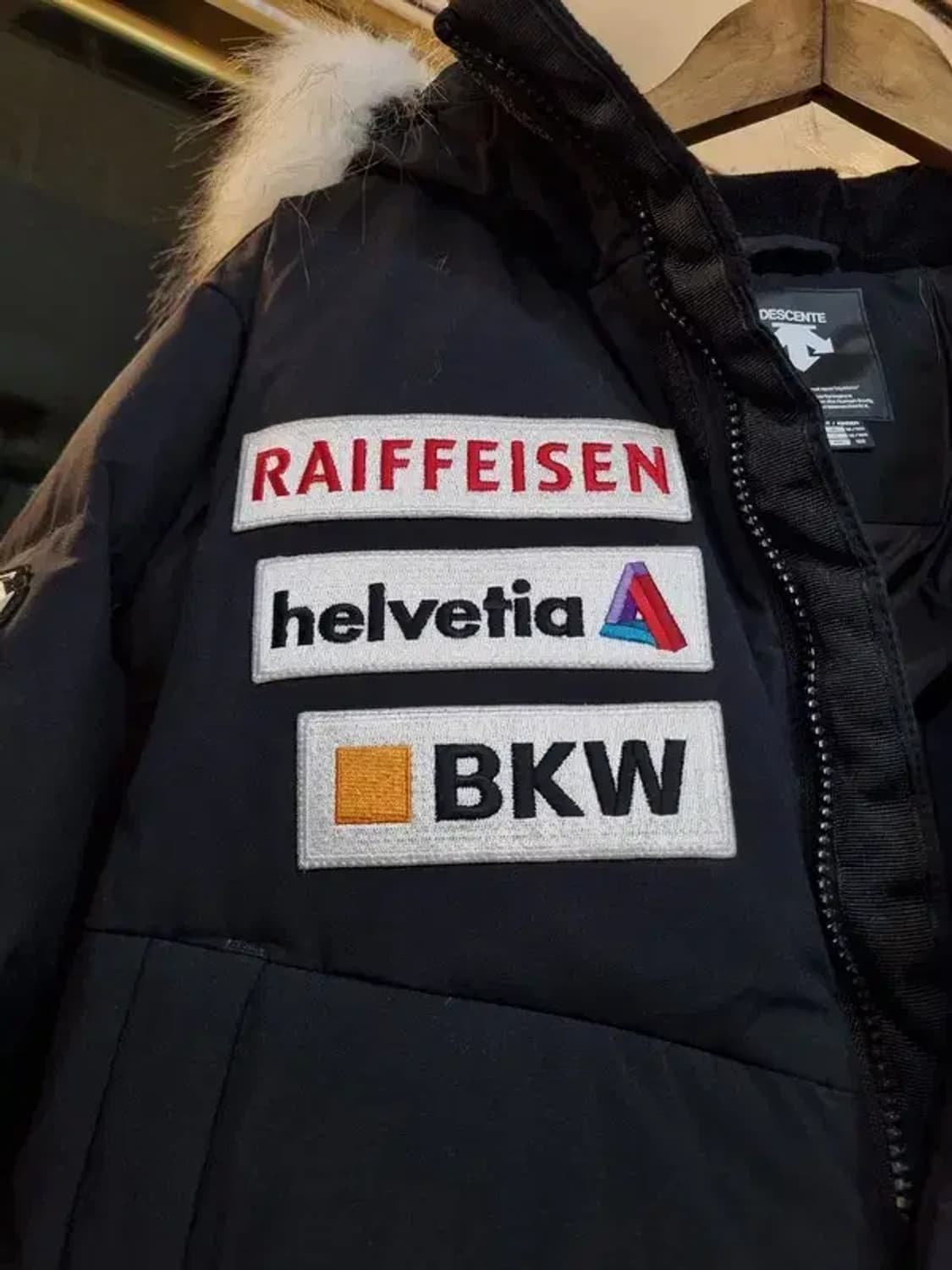 데상트 대장급 끝판왕 실사이즈 66 퍼 패딩 상품이미지4