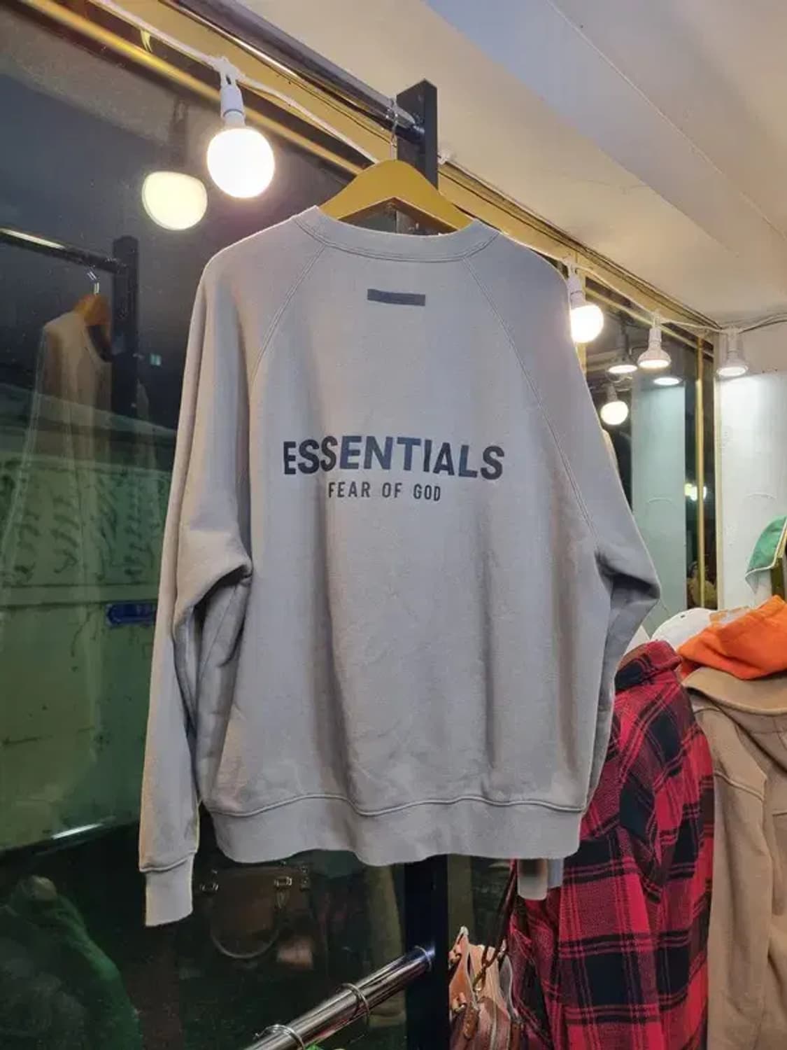 피어오브갓 에센셜 피오갓 실사이즈 XL 브릭그레이 로고 맨투맨 상품이미지1