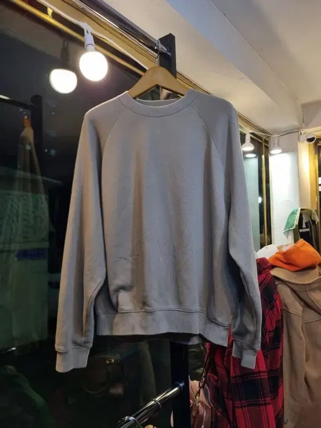 피어오브갓 에센셜 피오갓 실사이즈 XL 브릭그레이 로고 맨투맨 상품이미지3