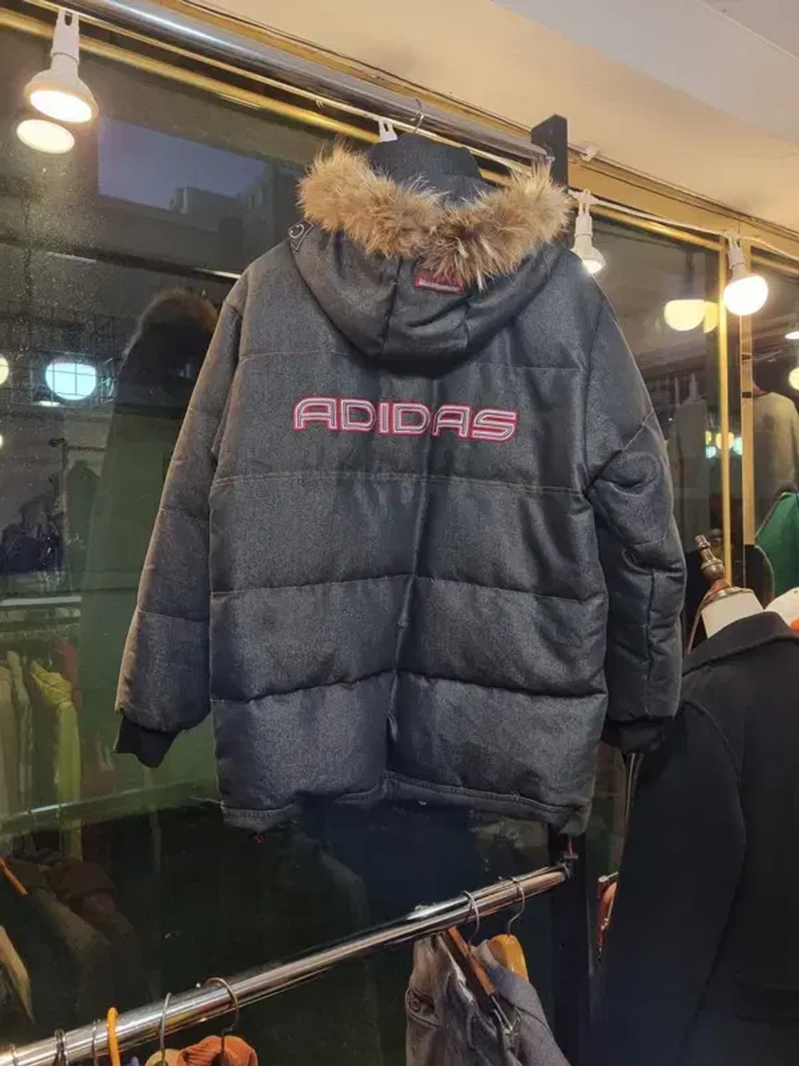 아디다스 올드스쿨 실사이즈 100 자수 빅 로고 패딩 상품이미지1