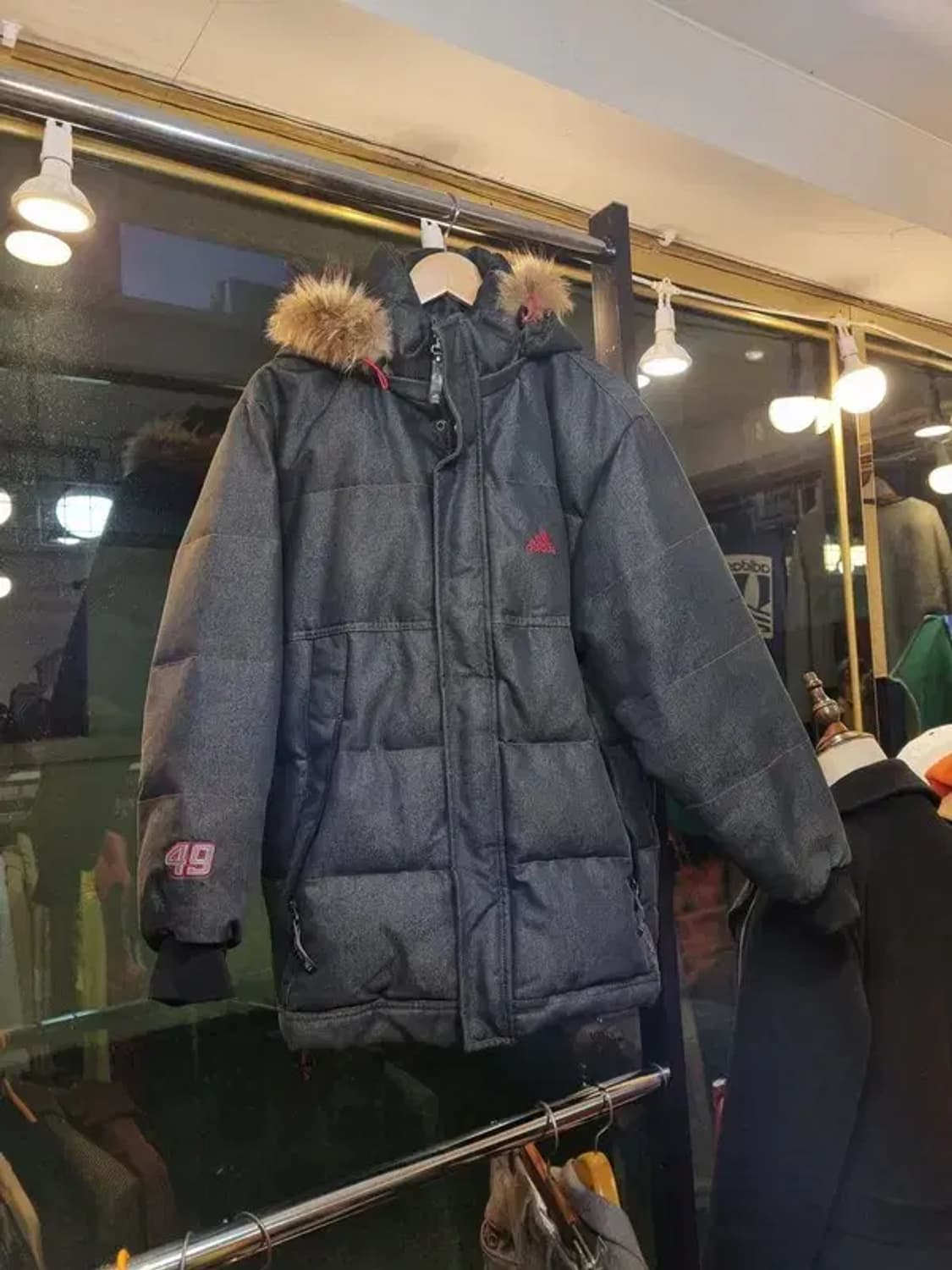 아디다스 올드스쿨 실사이즈 100 자수 빅 로고 패딩 상품이미지3