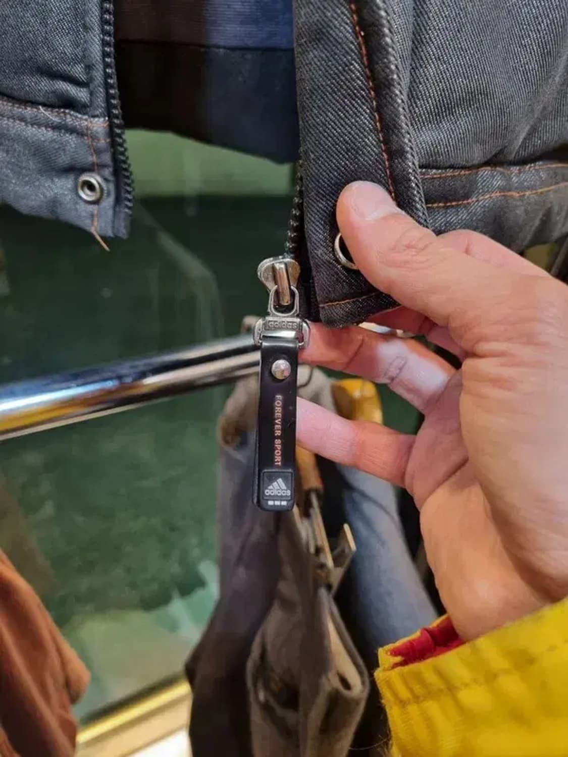 아디다스 올드스쿨 실사이즈 100 자수 빅 로고 패딩 상품이미지9