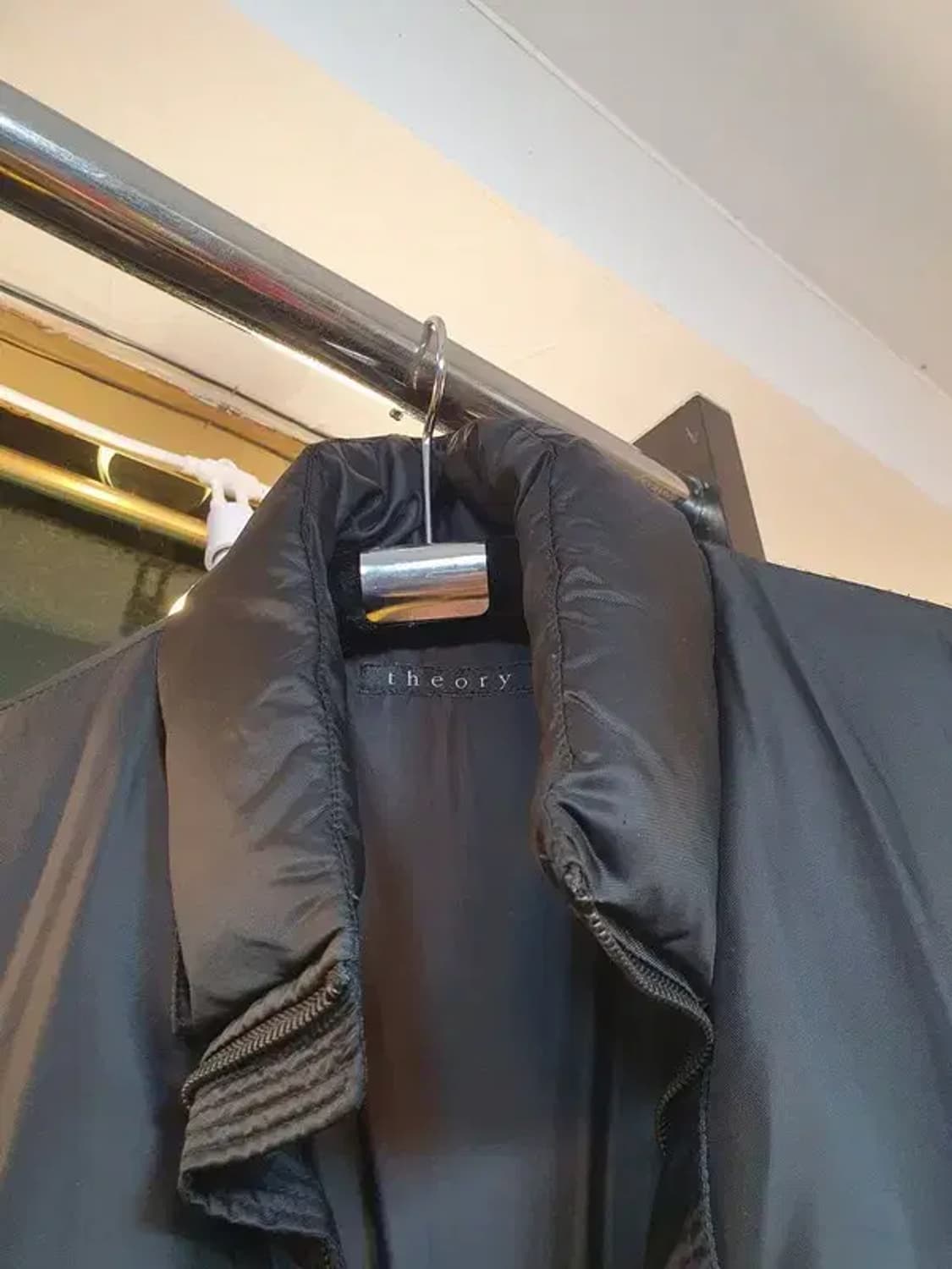 띠어리 남성 다운패딩 38사이즈 상품이미지4