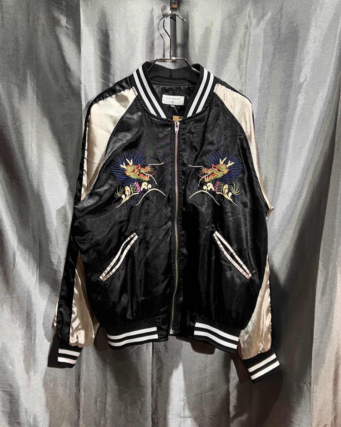 M 어텐션 용 자수 배색 블랙 스카잔 상품이미지3