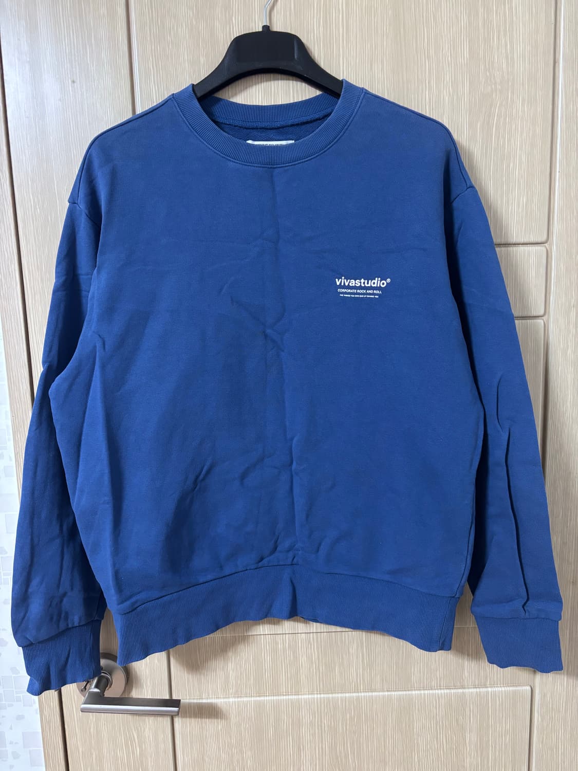 비바스튜디오 블루 맨투맨 M 상품이미지3