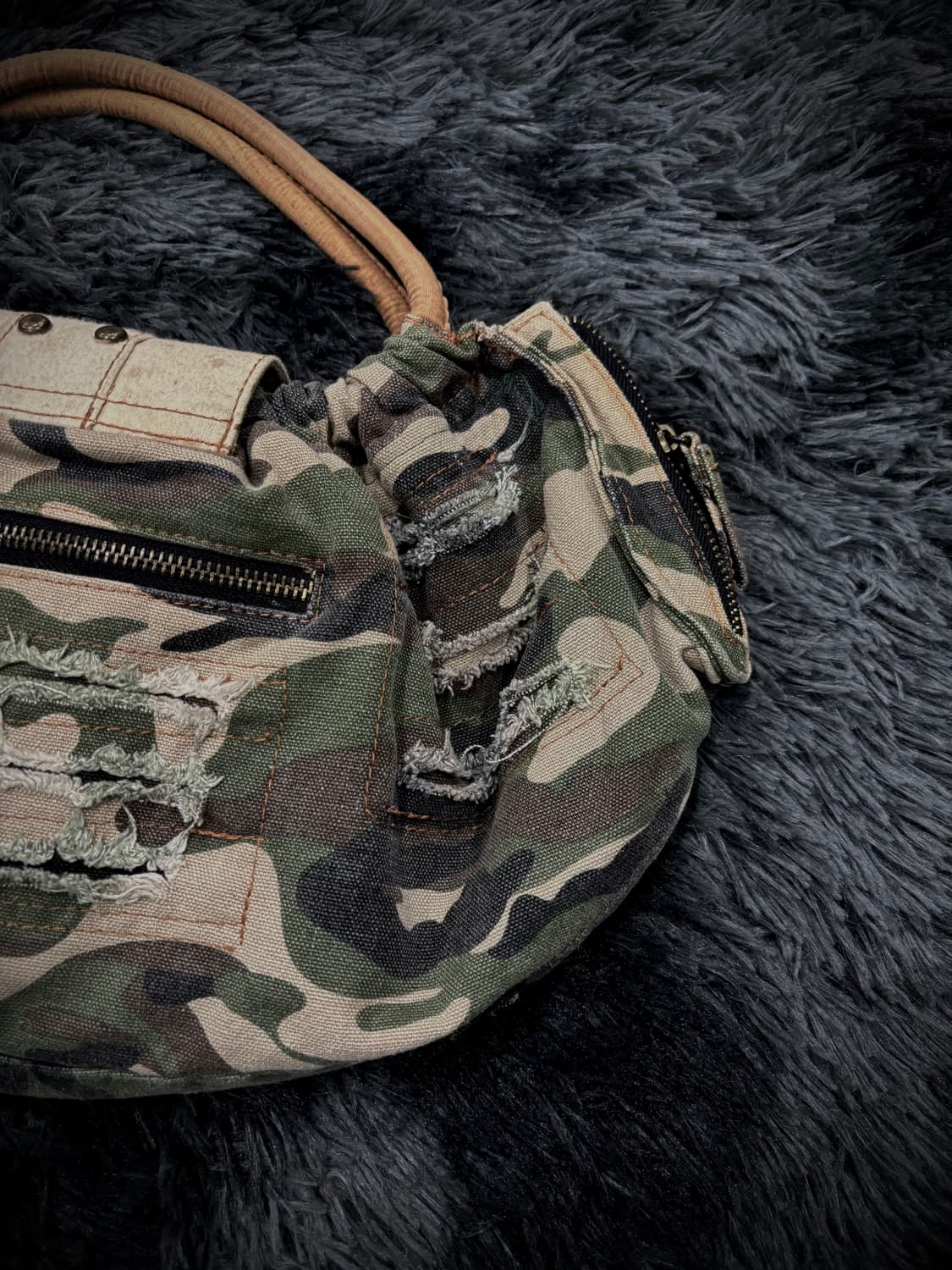 밀리터리 카모 & 꽃 자수 덤플링 숄더백 상품이미지6