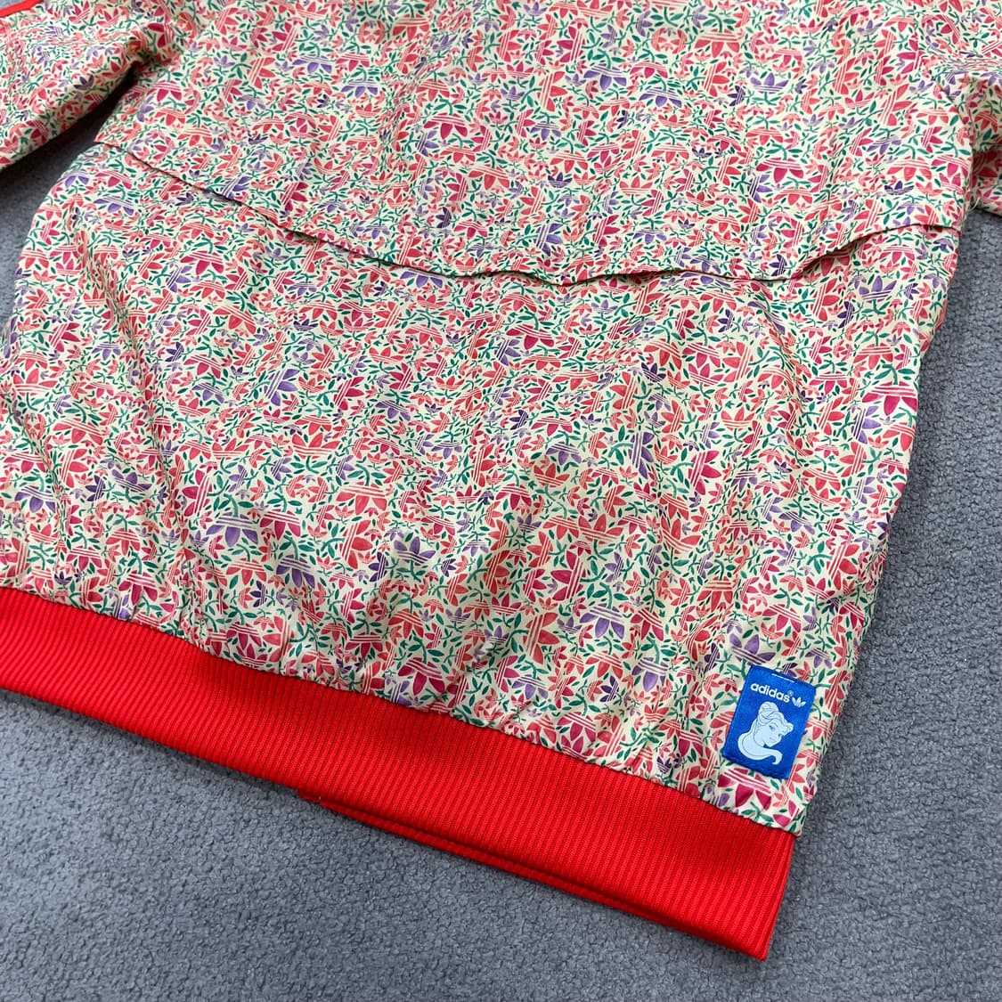 67 아디다스 플라워 바람막이 자켓 상품이미지4