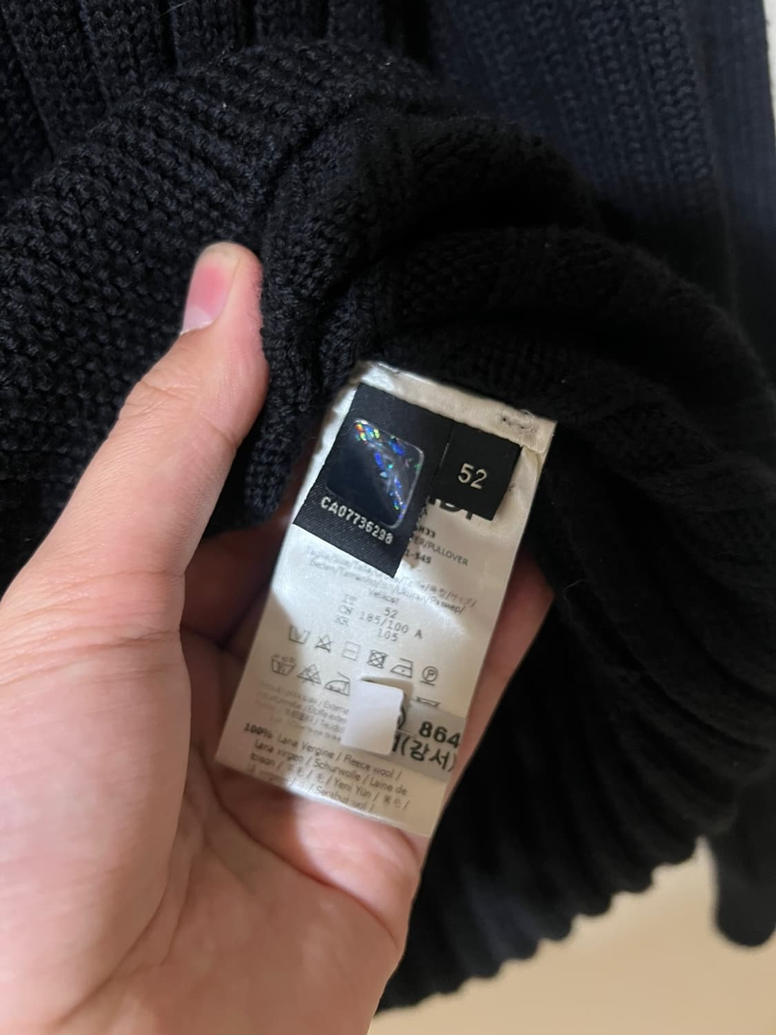 펜디 로고 울 니트 블랙 팝니다. 상품이미지5