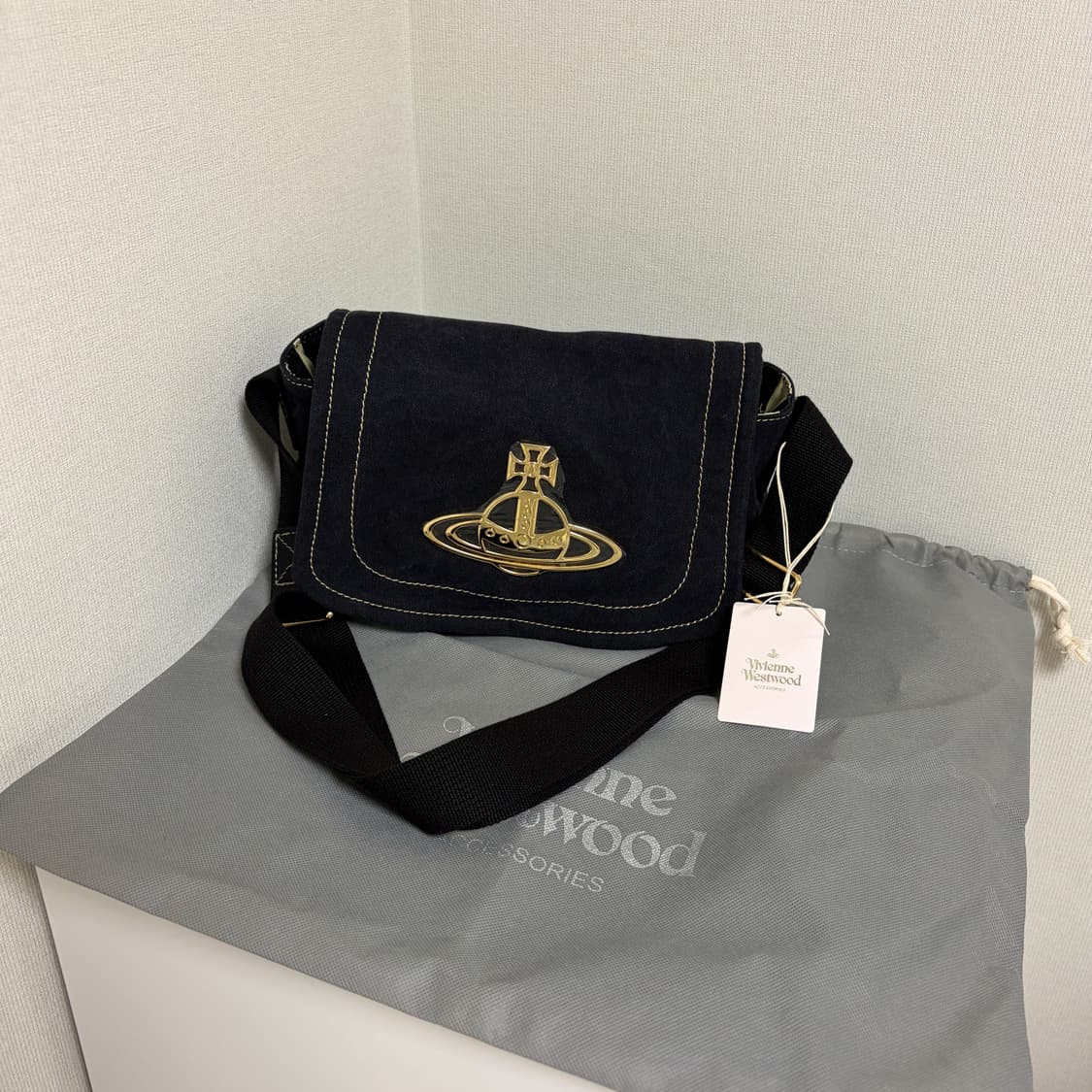 비비안웨스트우드 캔버스 크로스 숄더백 상품이미지1
