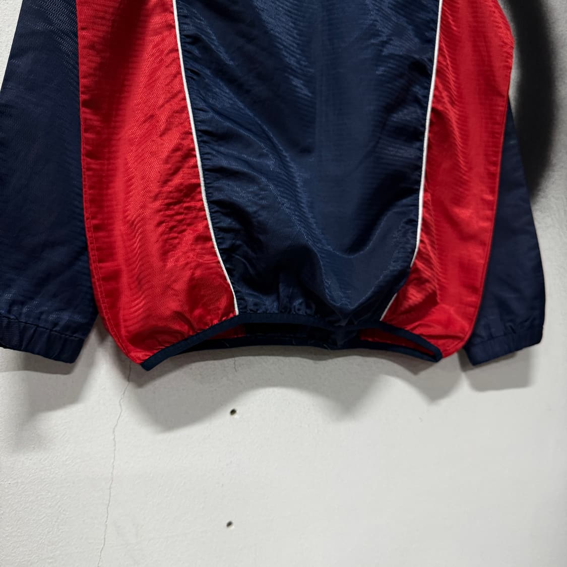 엄브로 올드스쿨 자수 디테일 나일론 웜업 상품이미지4