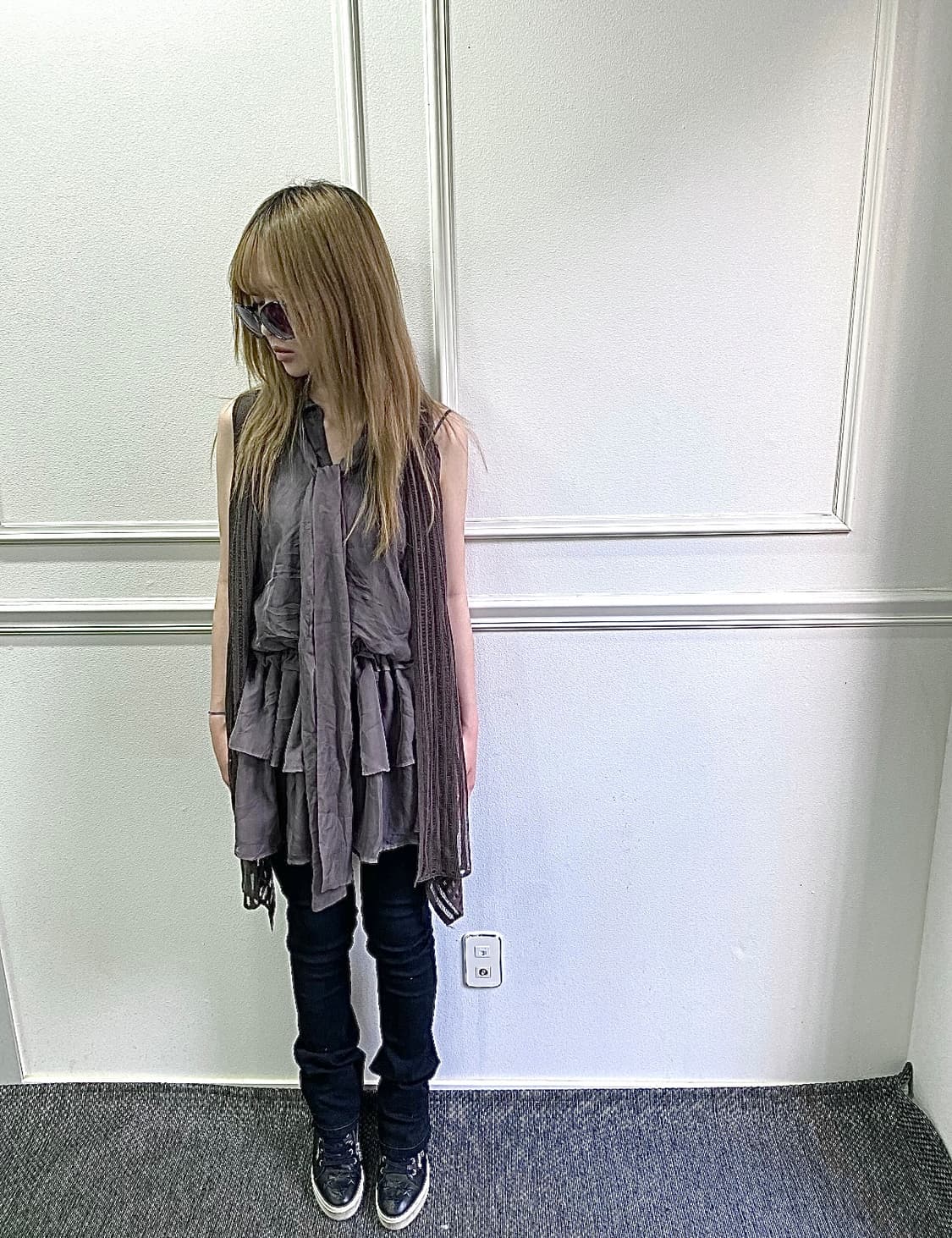 2000s style Frill Detail Grey Top 상품이미지1