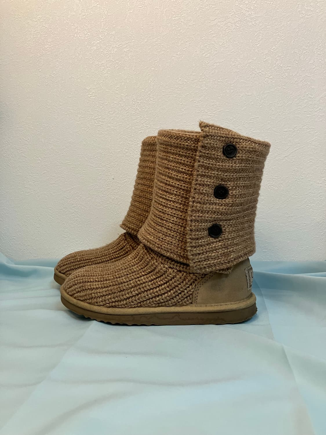 어그 ugg 호주어그 클래식 카디 브라운색상 니트부츠 상품이미지1