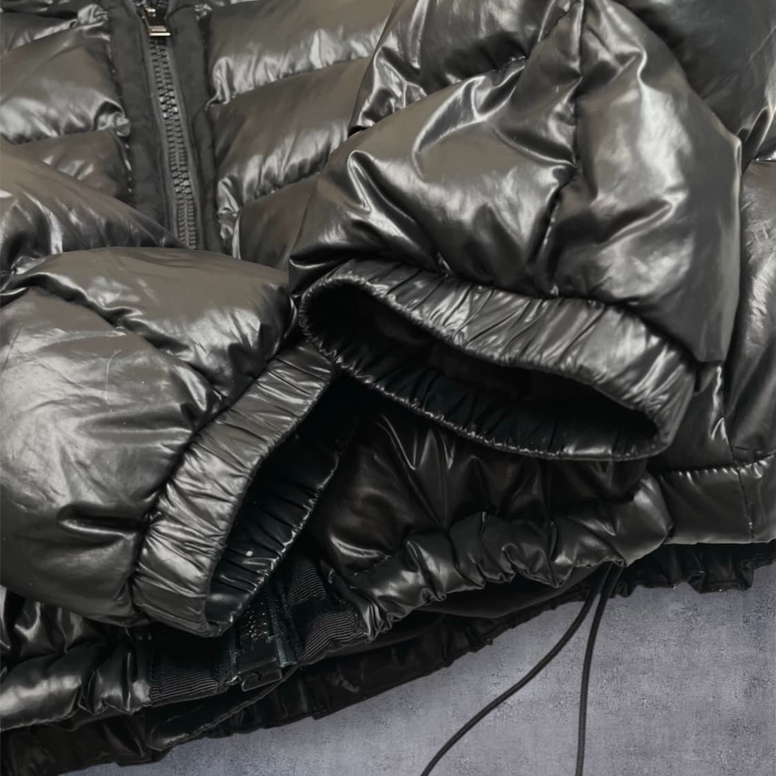 칼라거펠트 블랙 폴란드 구스다운 유광 숏 패딩 90 상품이미지6