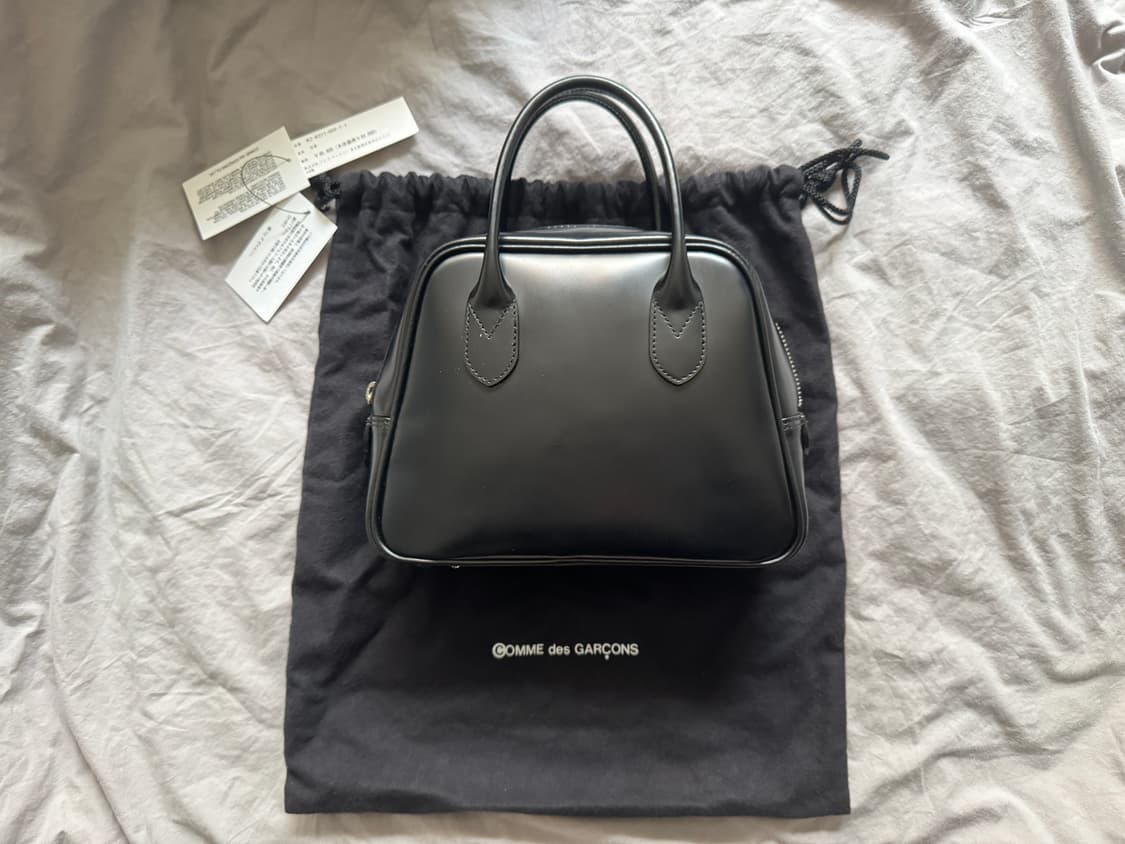 꼼데가르송 라운드 무광 2호 아오야마백 블랙 상품이미지1