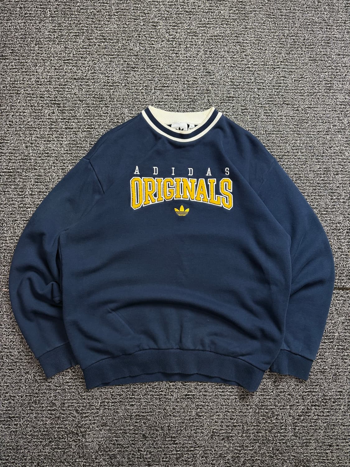 아디다스 오리지널 빅로고 크루넥 박시핏 스웻 셔츠 2054 상품이미지2