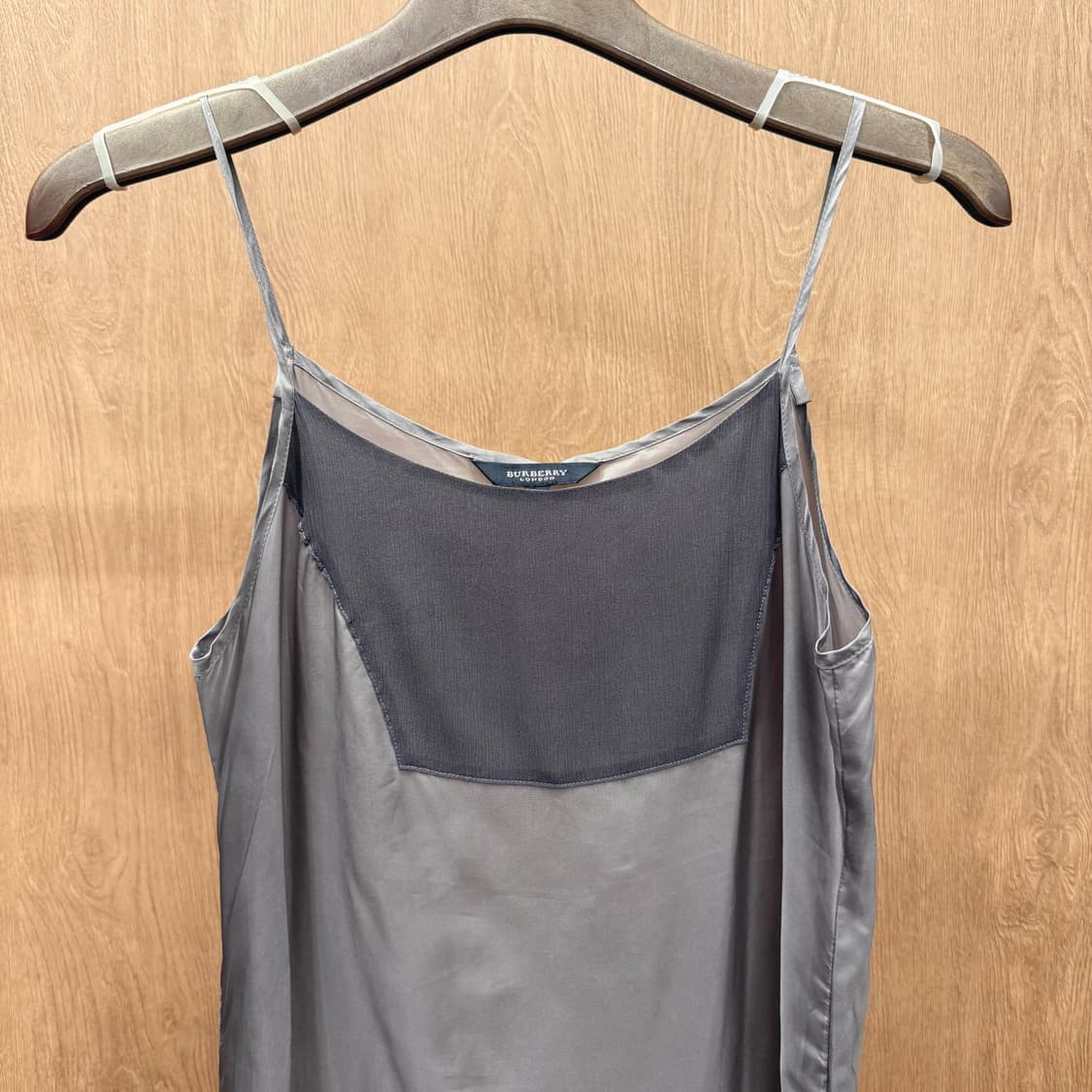 버버리 런던 실크 믹스 슬립 미디 원피스 배색 스트렙 그레이 상품이미지4