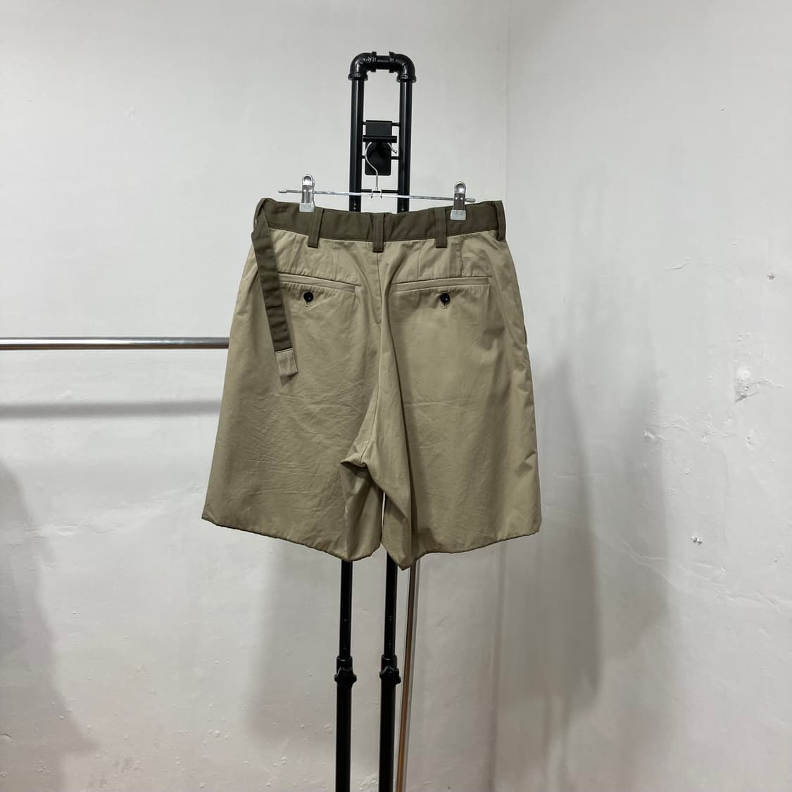 1 / 사카이 벨티드 하이웨이스트 쇼츠 상품이미지4