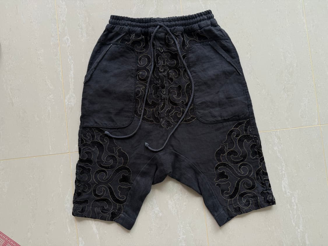Zambarrett black embroidery linen short 상품이미지1