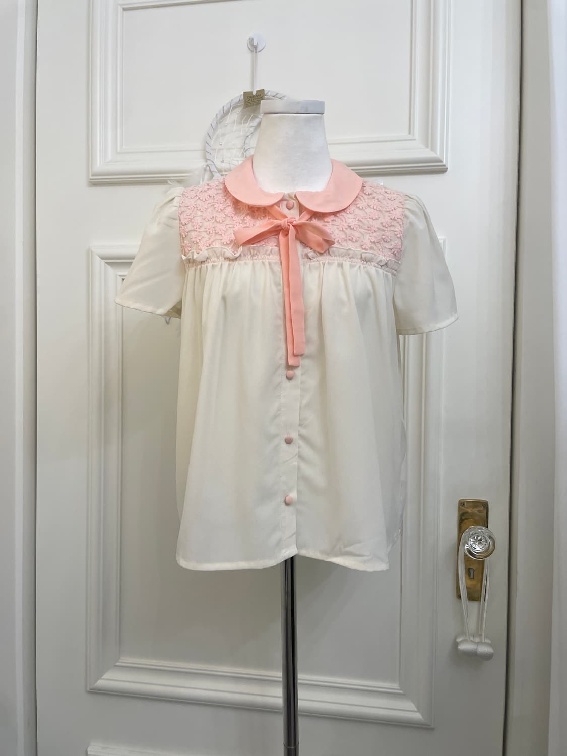 coral lace point cute blouse(size-M) 상품이미지1