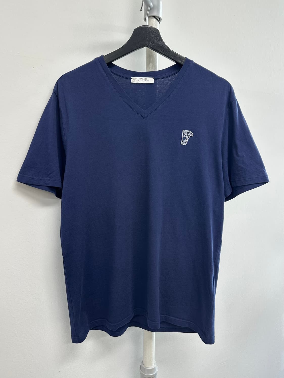 베르사체 로고 브이넥 티셔츠 상품이미지1