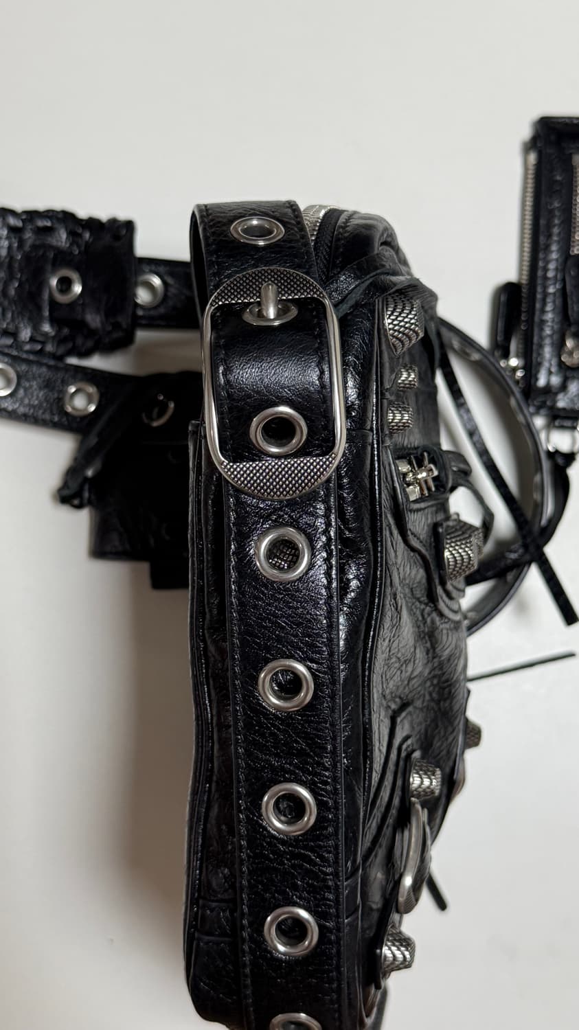 발렌시아가 남성 르 카골 크로스바디백 블랙 상품이미지9