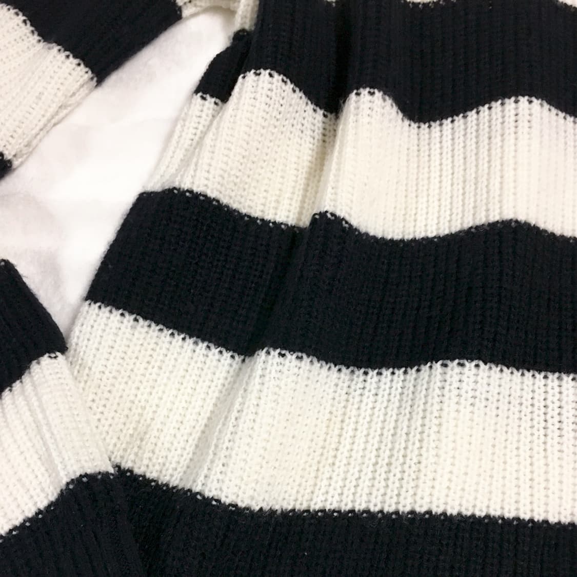 오버핏 스트라이프 니트 오네갸루 상품이미지4