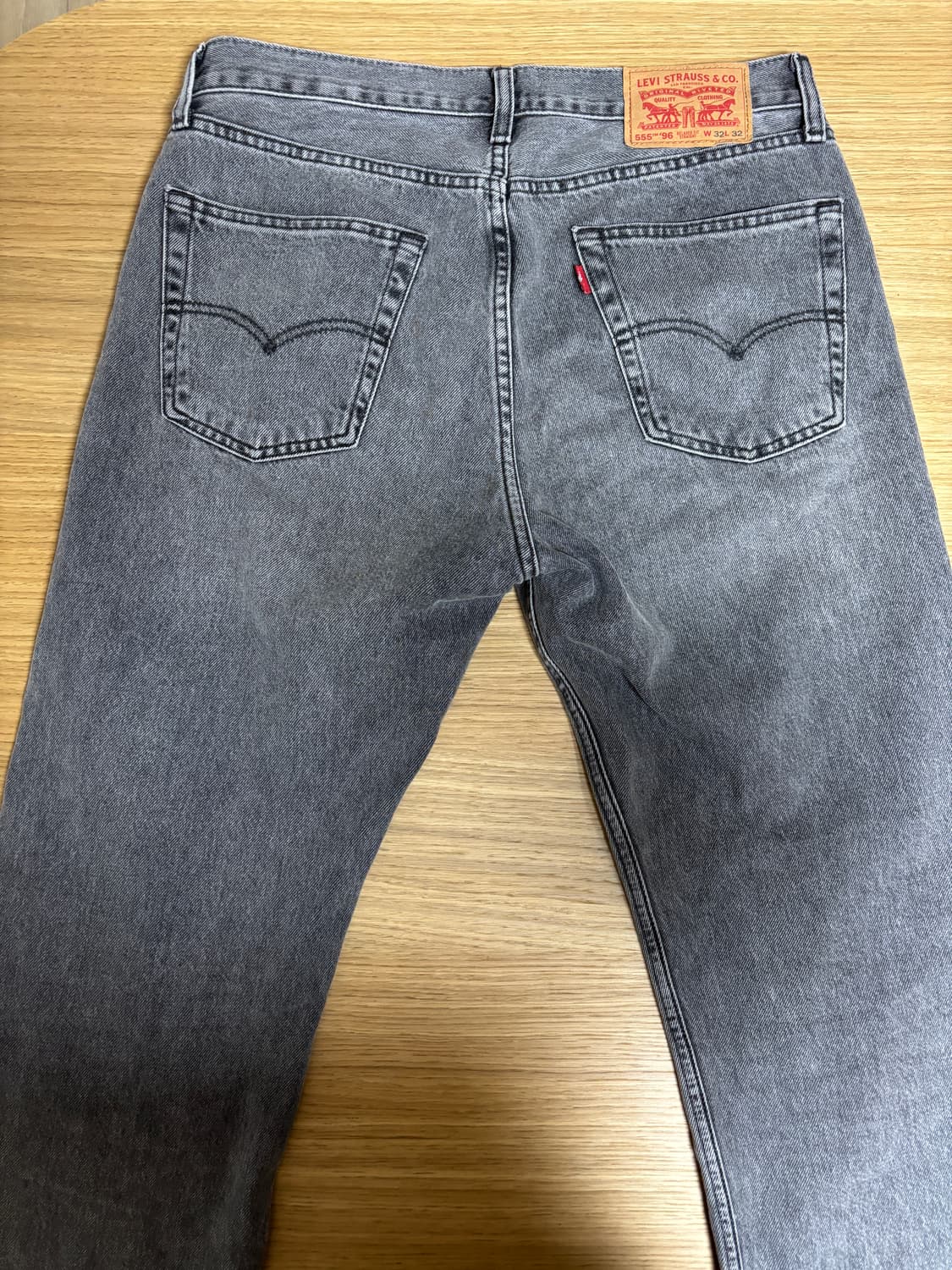 555 32x32 리바이스 릴렉스 스트레이트 그레이 진 상품이미지3