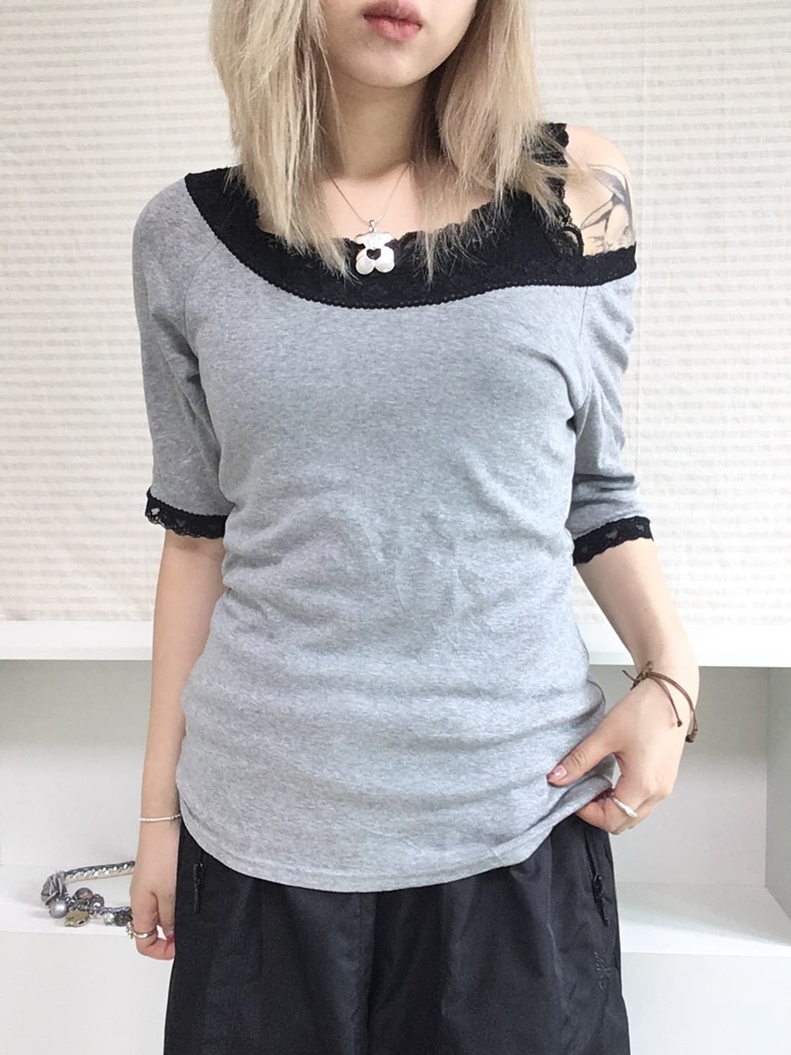 jpn vintage charcoal lace off-shoulder t 상품이미지1
