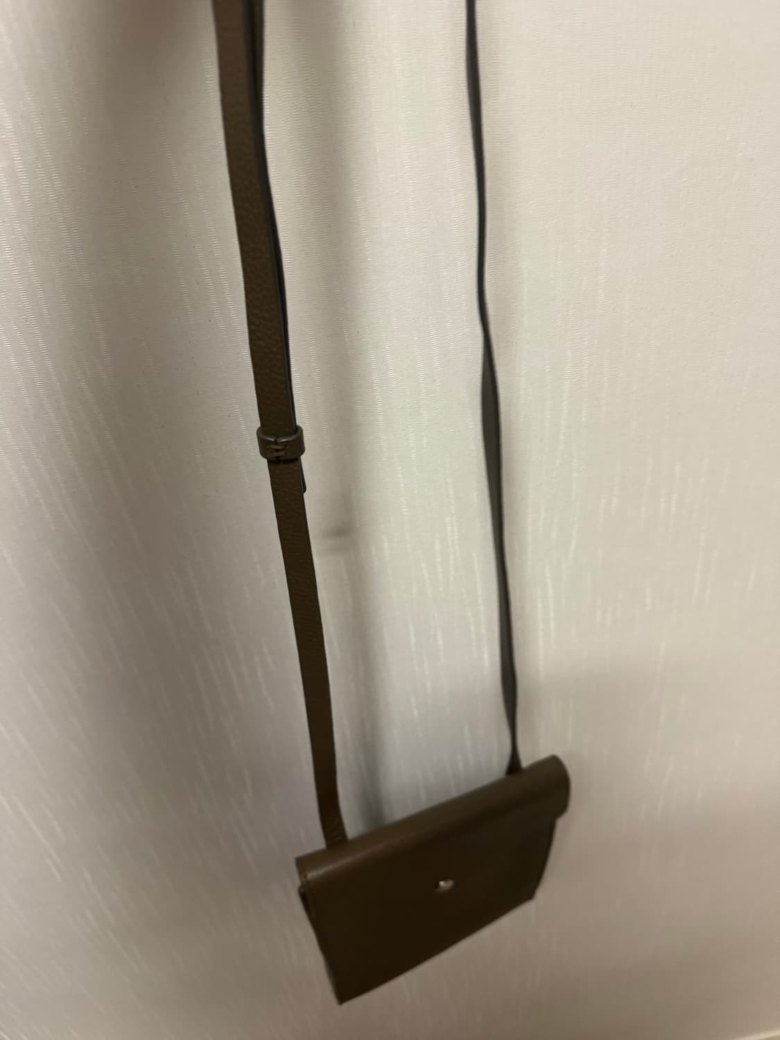 르메르 엔벨롭 스트랩 크로스백 올리브 그린 상품이미지3