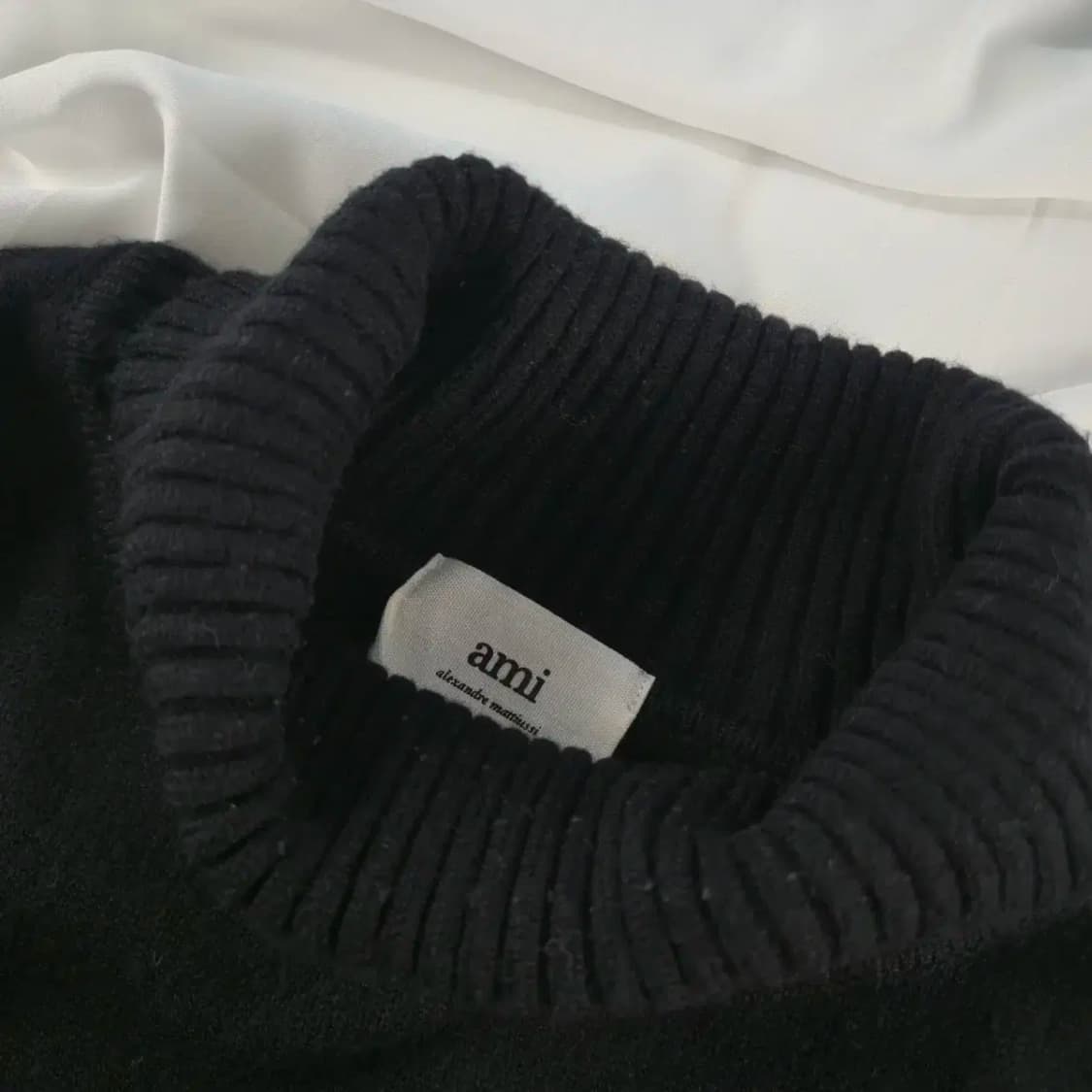 AMI 아미 파리스 목폴라 블랙 니트 [BC8446_0892-02] 상품이미지5