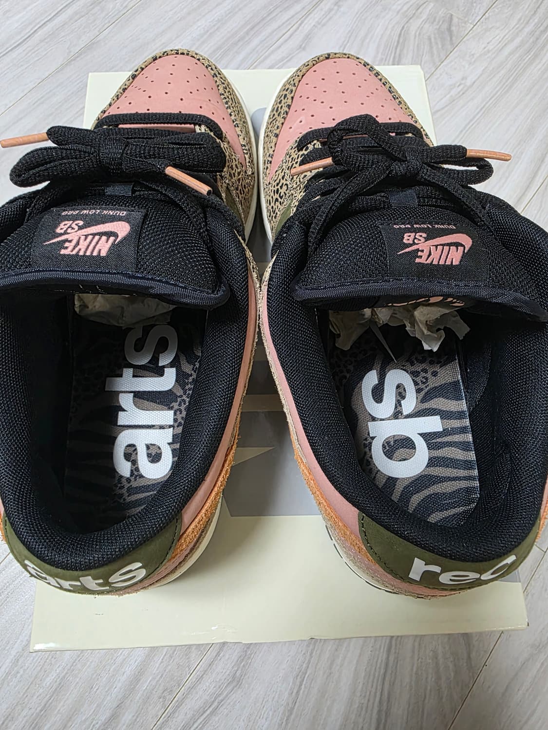 [275] 나이키 x 아츠렉 스케이트 샵 sb 덩크로우 프로 핑크앤그린 상품이미지4