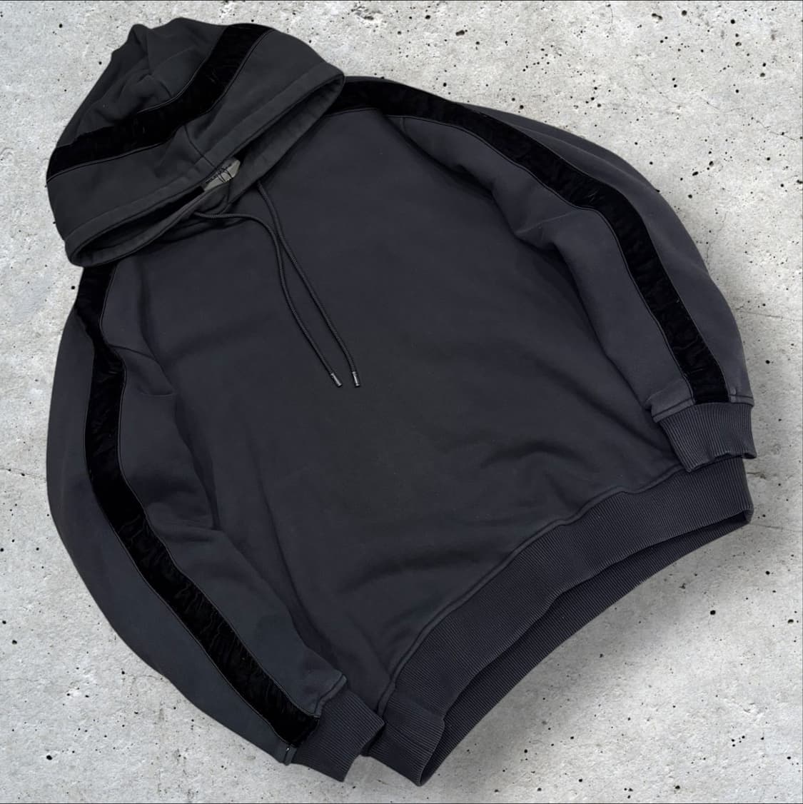 [50] 17s 솔리드옴므 블랙 벨벳 라인 후드티 B884 상품이미지1