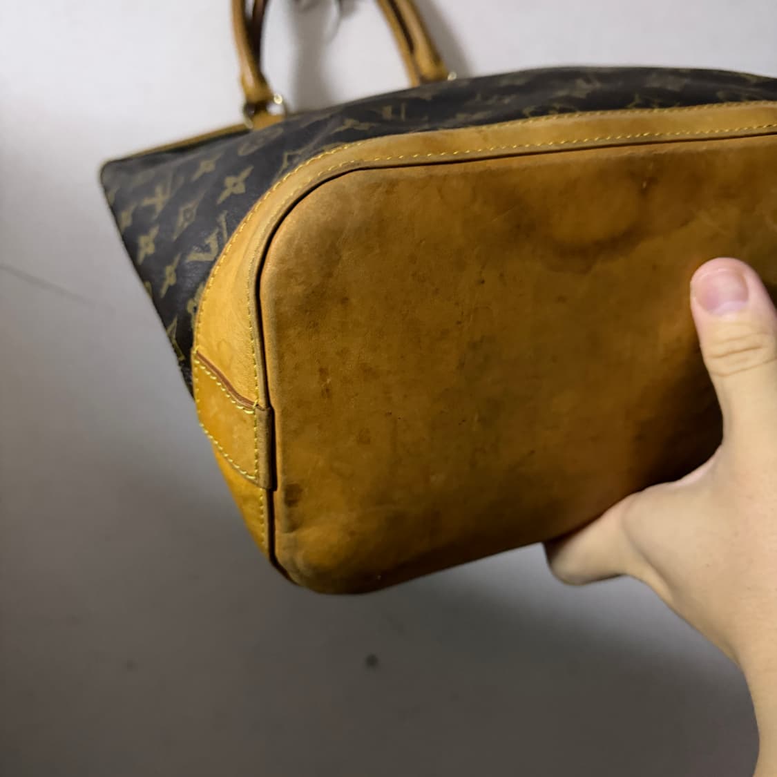 루이비통 모노그램 락킷 버티칼 토트 상품이미지4