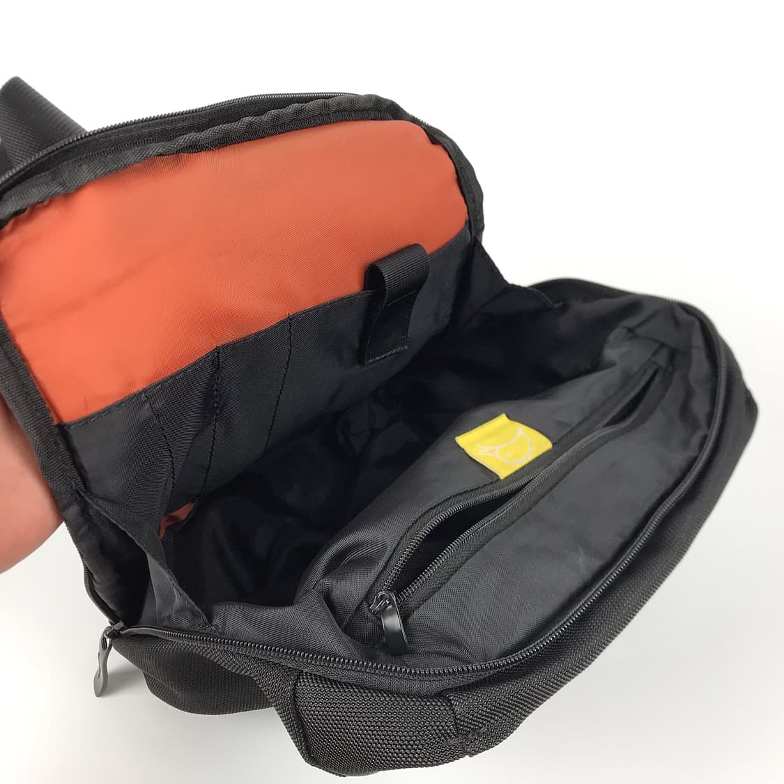 만다리나덕 남성 크로스백 가방 상품이미지9