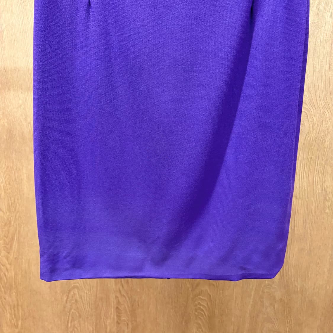 베르사체 미디 스커트 무지 백 슬릿 디테일 H라인 퍼플 상품이미지5