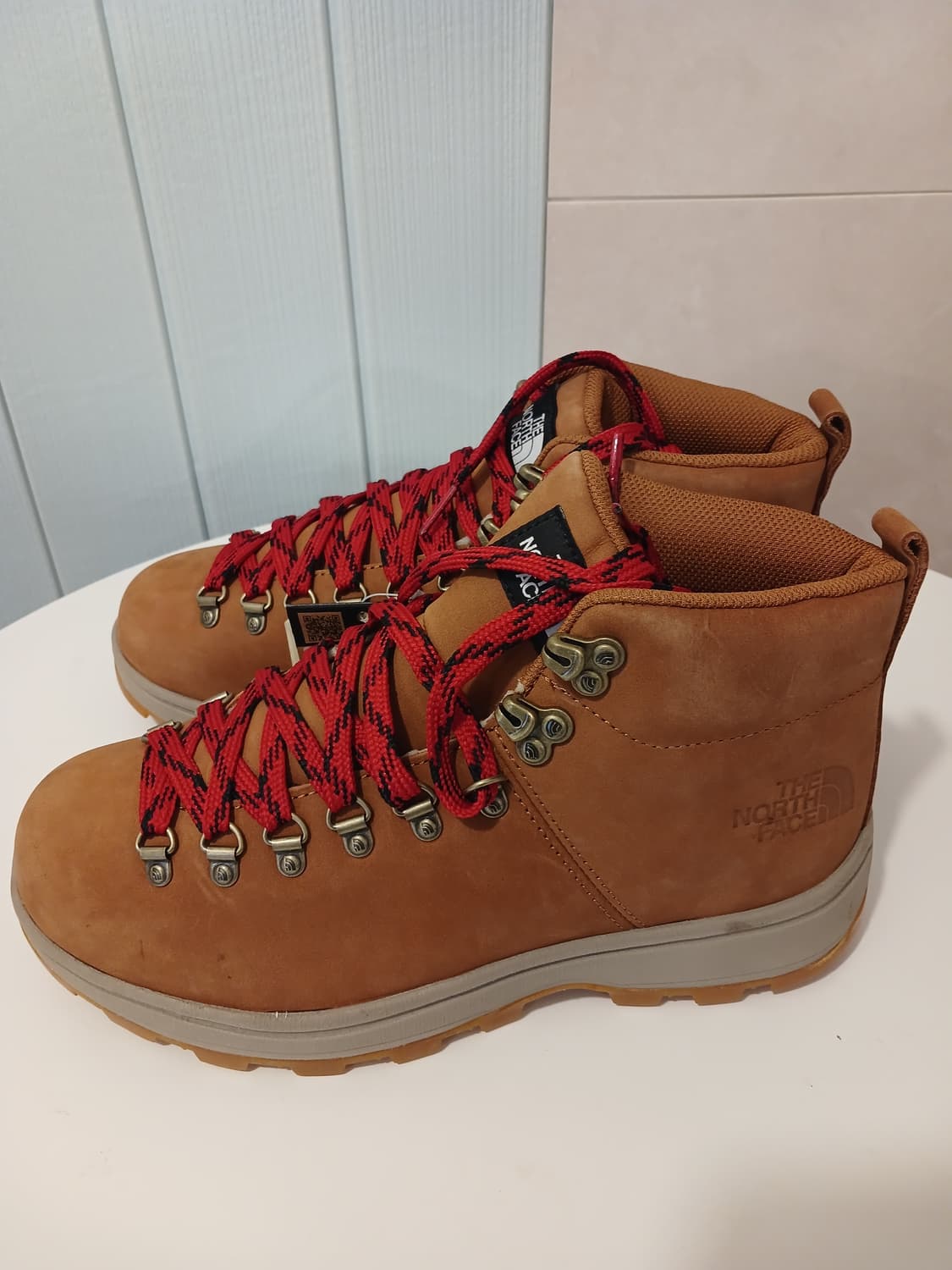 노스페이스 정품 여성 등산화/하이킹화/안전화 235 사이즈 상품이미지3