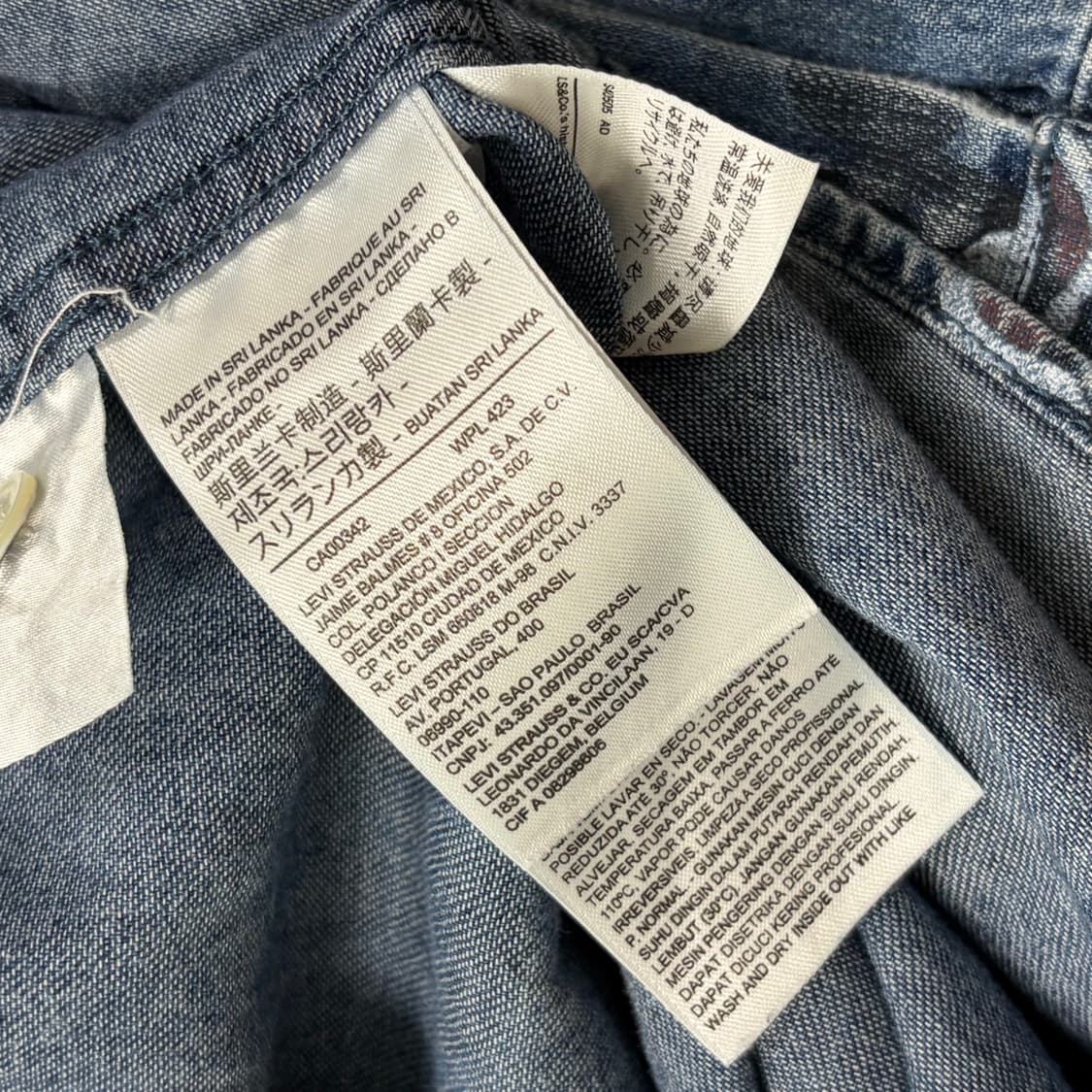 Levi's 리바이스x미키마우스 데님 셔츠 상품이미지3