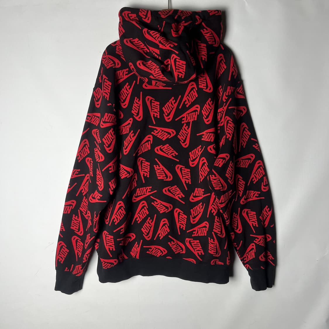 [Nike] 나이키 레드 로고패턴 블랙 후드  상품이미지2