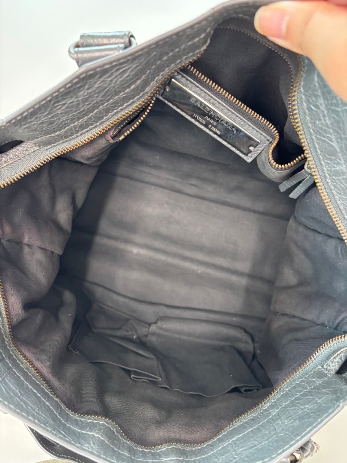 발렌시아가 모터백 다크그레이 미디움 상품이미지8